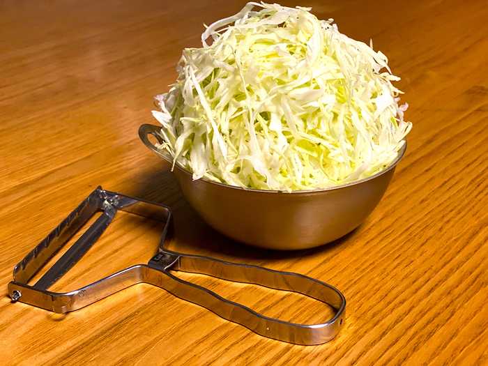 貝印 セレクト100 ワイドピーラーの口コミ キャベツを削りまくる